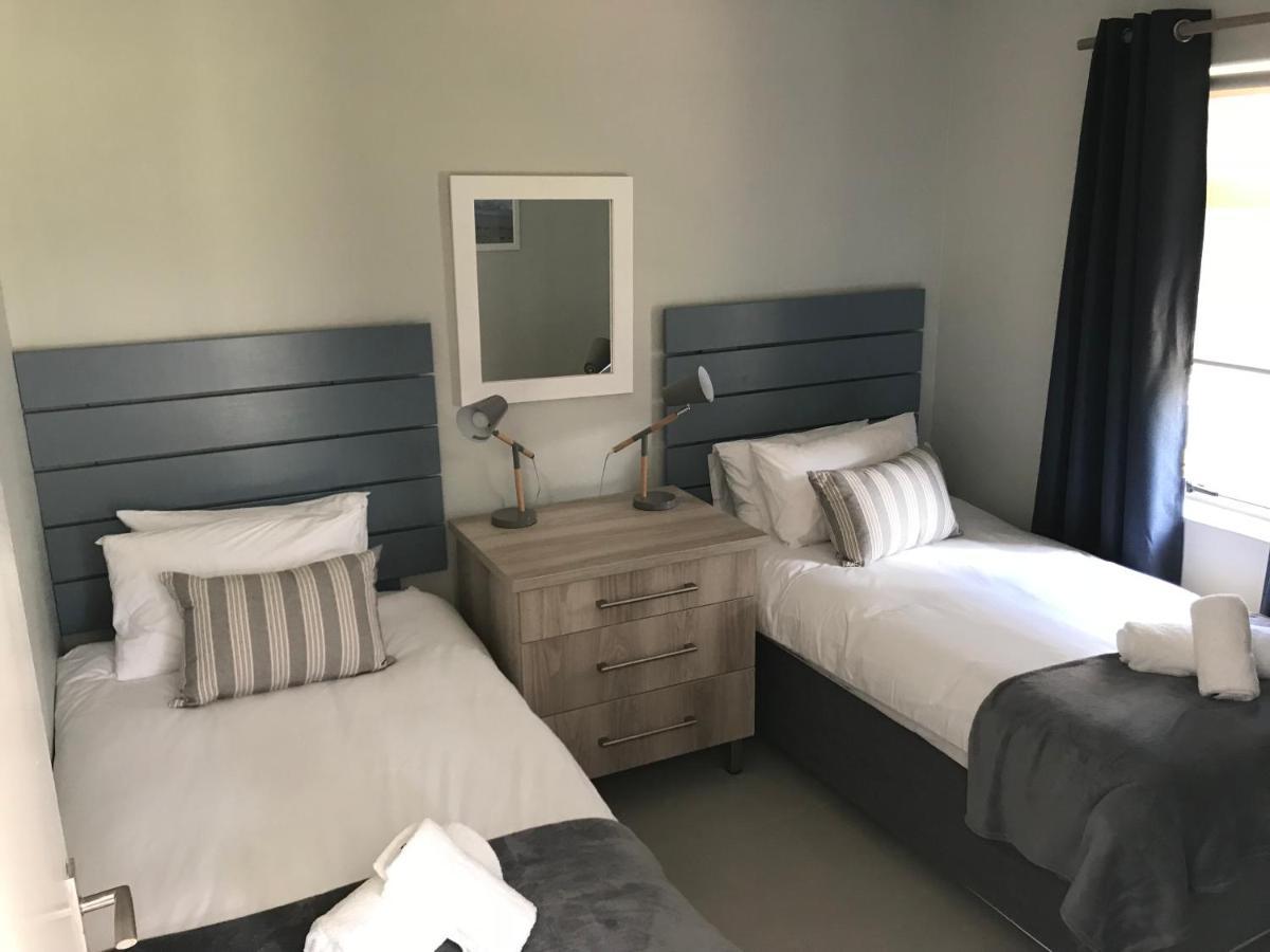 Kleinmond Lodge Bagian luar foto