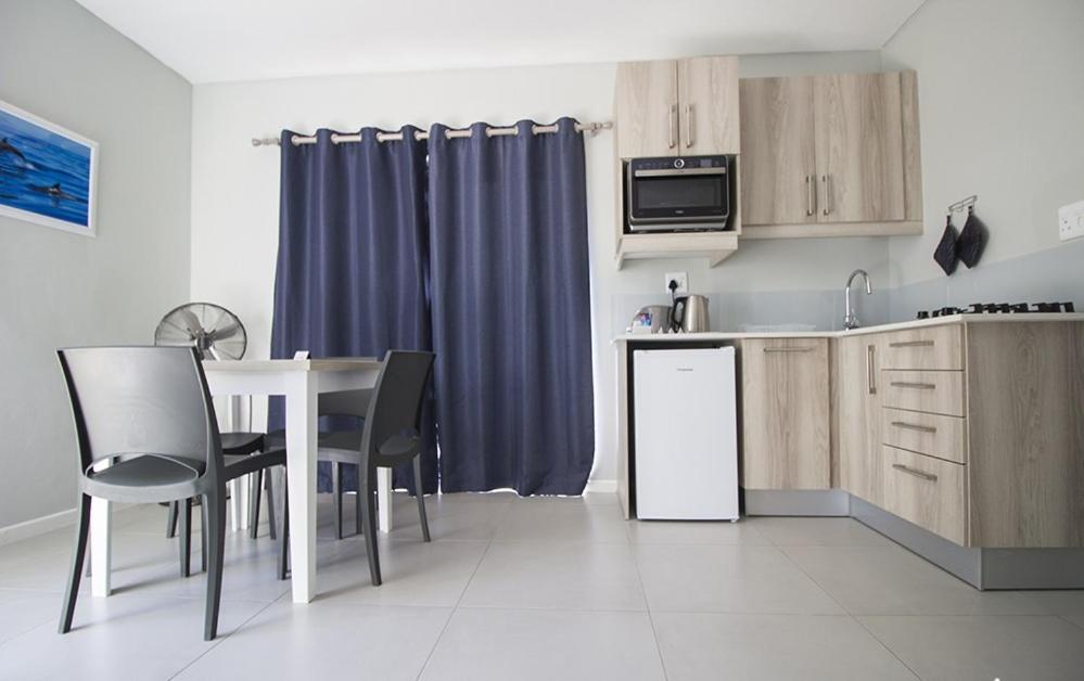 Kleinmond Lodge Bagian luar foto