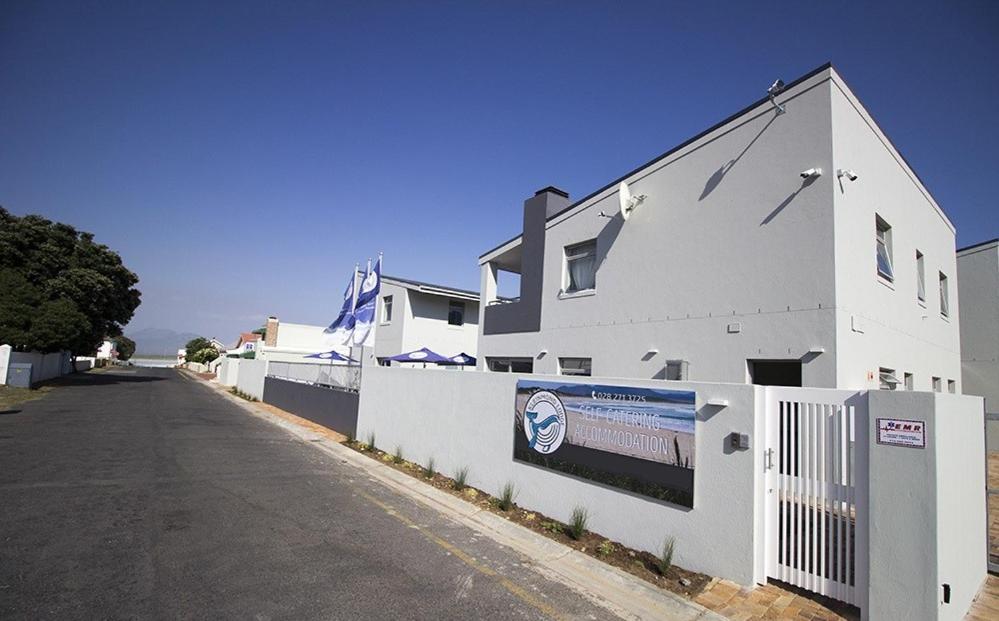 Kleinmond Lodge Bagian luar foto