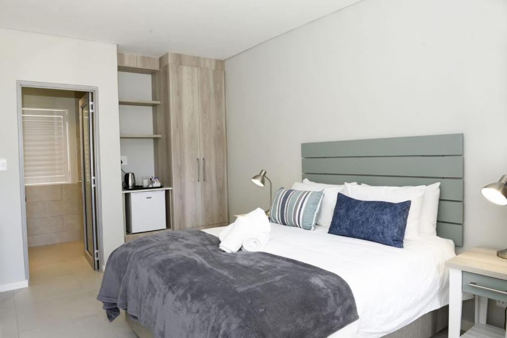 Kleinmond Lodge Bagian luar foto